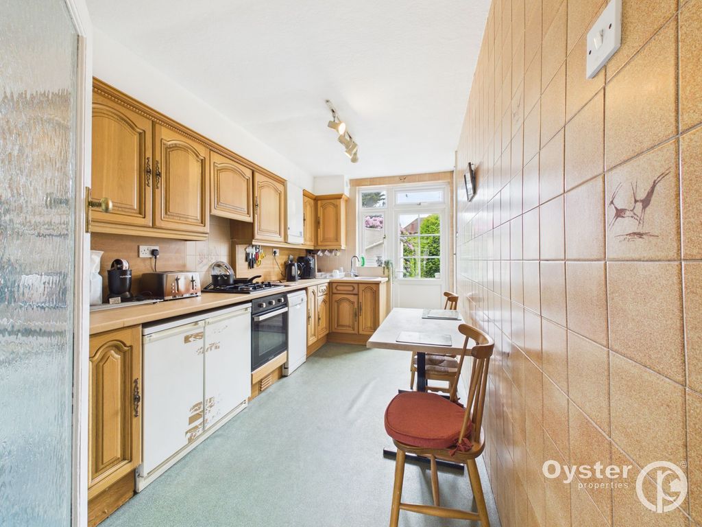 Property photo 3 of 20 Kitchen