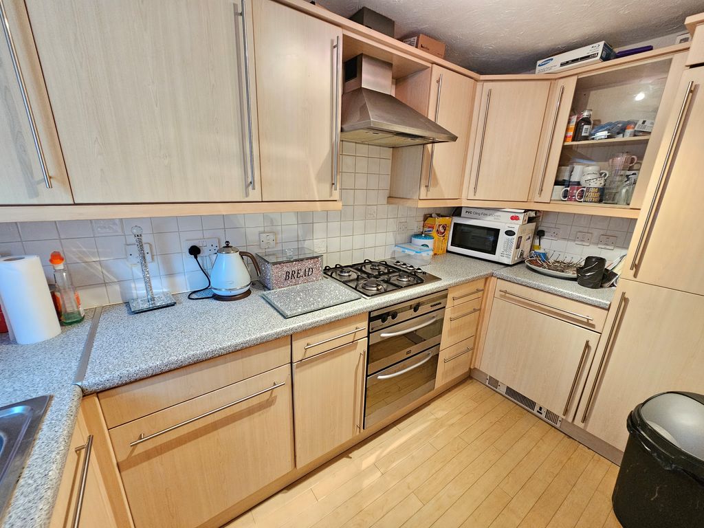 Property photo 3 of 9 Kitchen