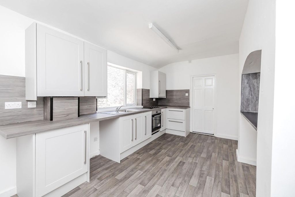 Property photo 2 of 17 Kitchen