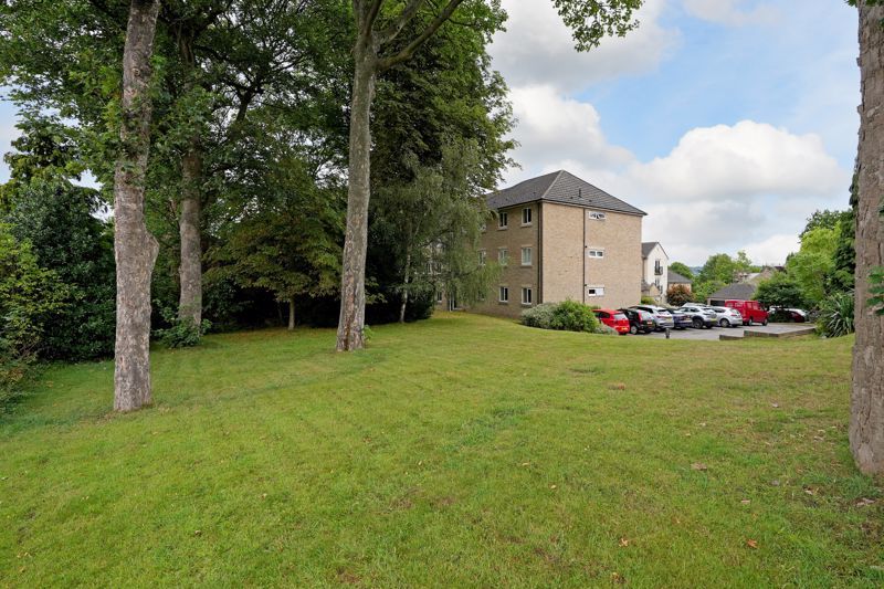Property photo 3 of 19 Communal Gardens