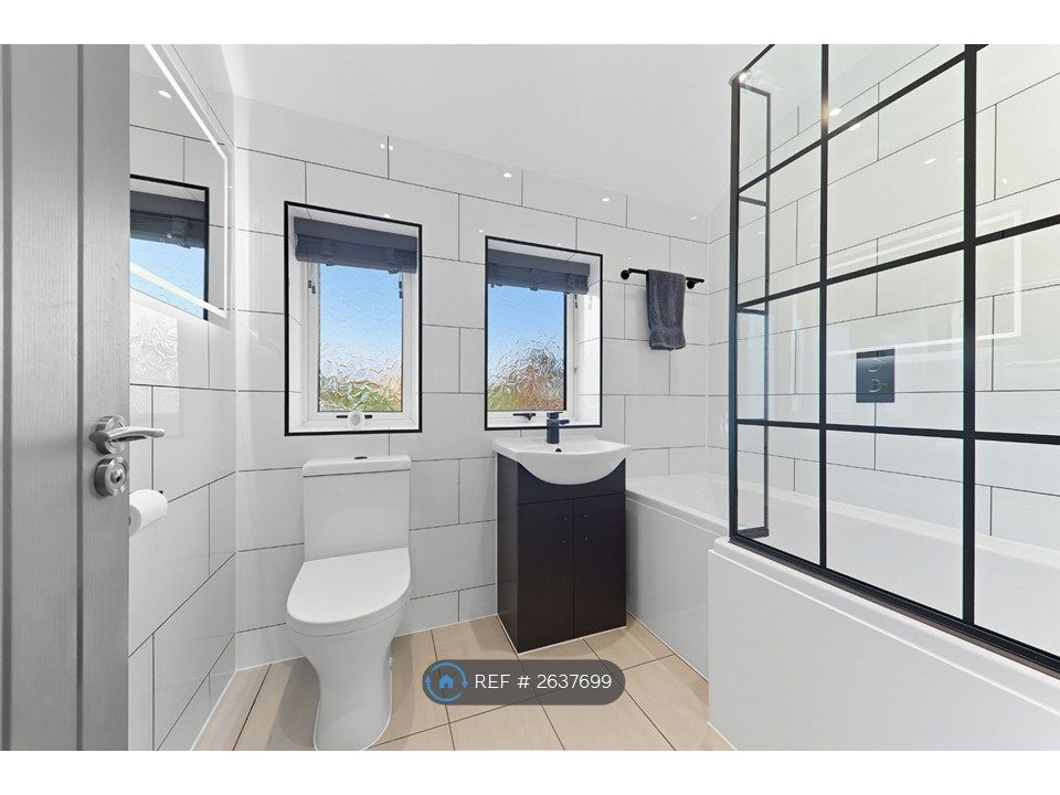Property photo 2 of 24 Bathroom