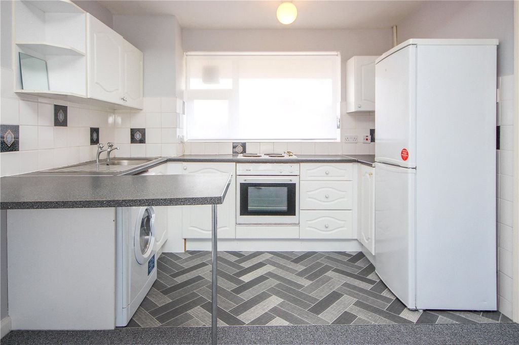 Property photo 3 of 8 Kitchen