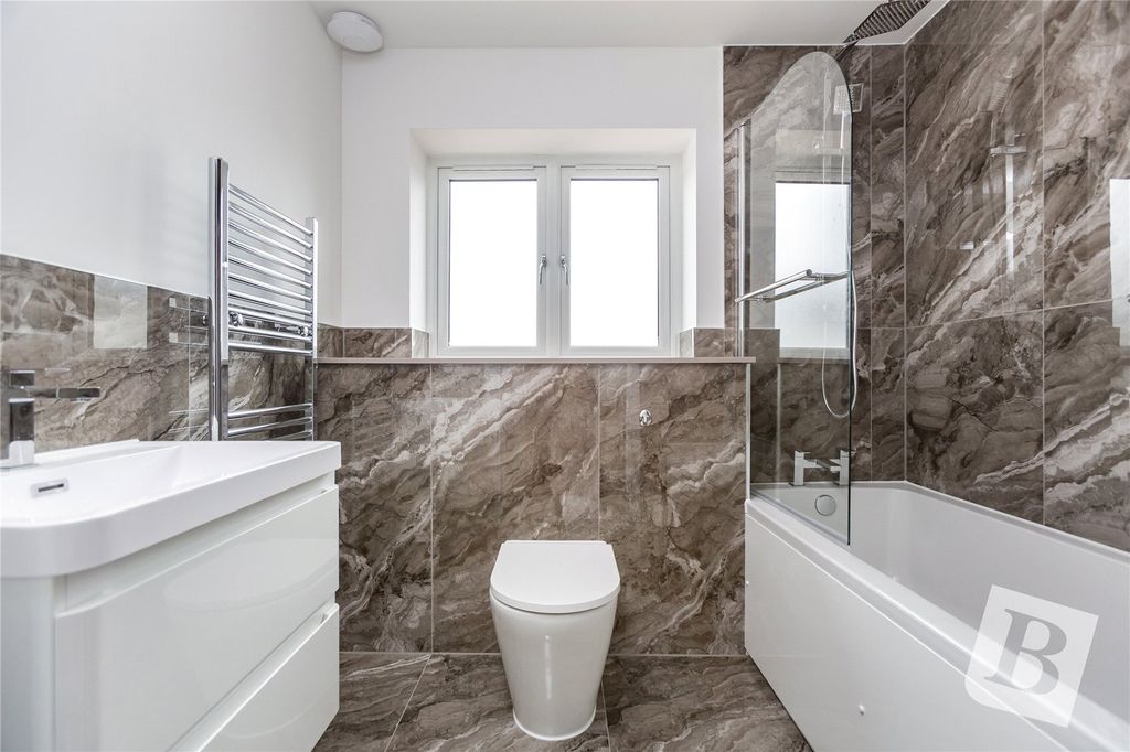 Property photo 3 of 10 Family Bathroom