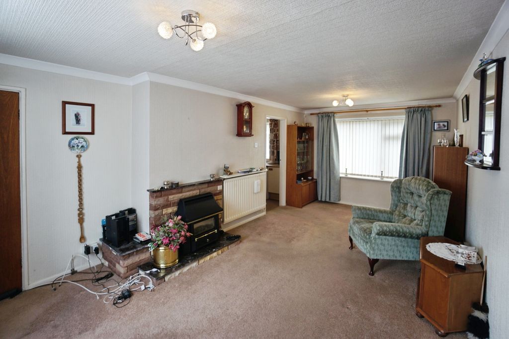 Property photo 3 of 14 Living Room