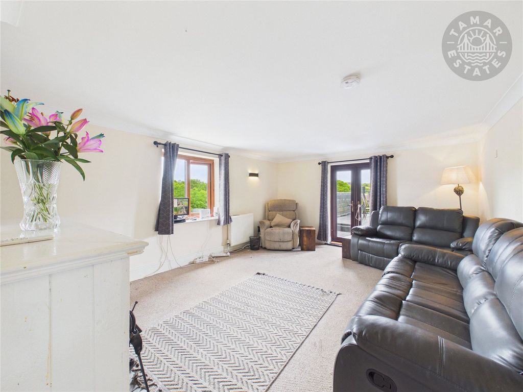 Property photo 3 of 22 Sitting Room