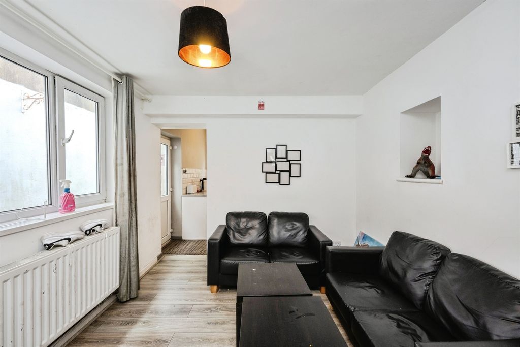 Property photo 2 of 21