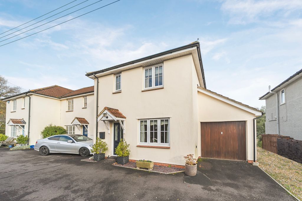 Property photo 1 of 24 .