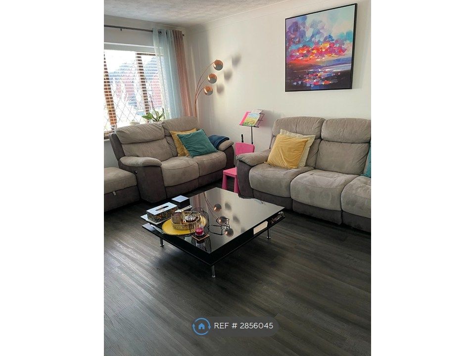 Property photo 2 of 16 Living Room