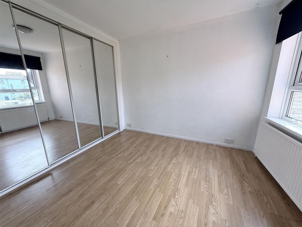 Property photo 1 of 7 Bedroom