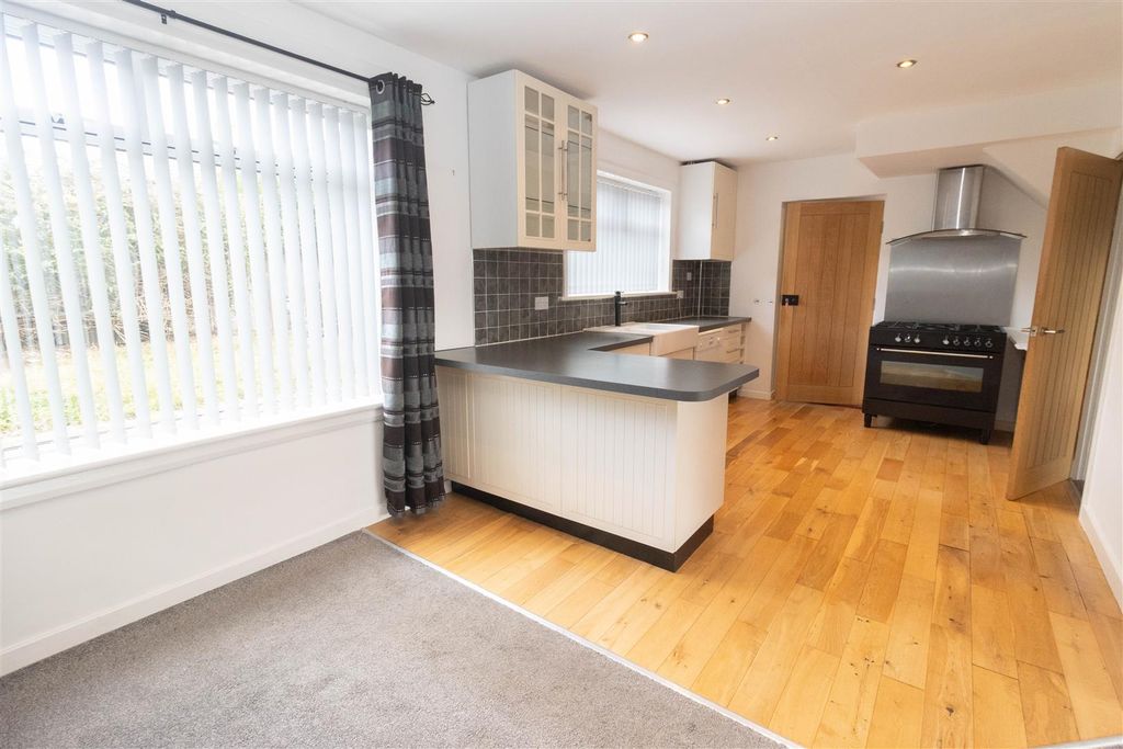 Property photo 3 of 20 Kitchen Dining Room