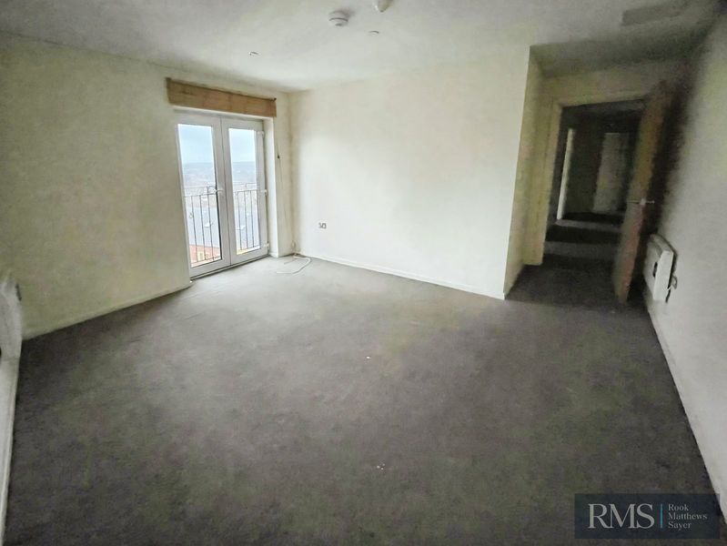 Property photo 3 of 9 Photo 7