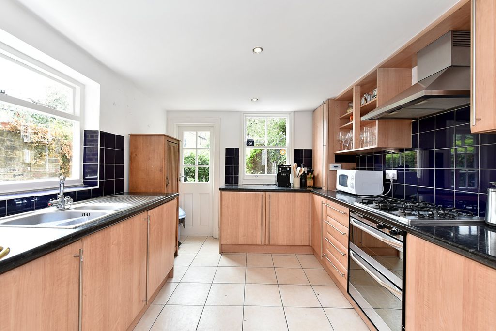 Property photo 2 of 11