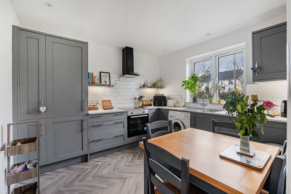 Property photo 3 of 14 Kitchen