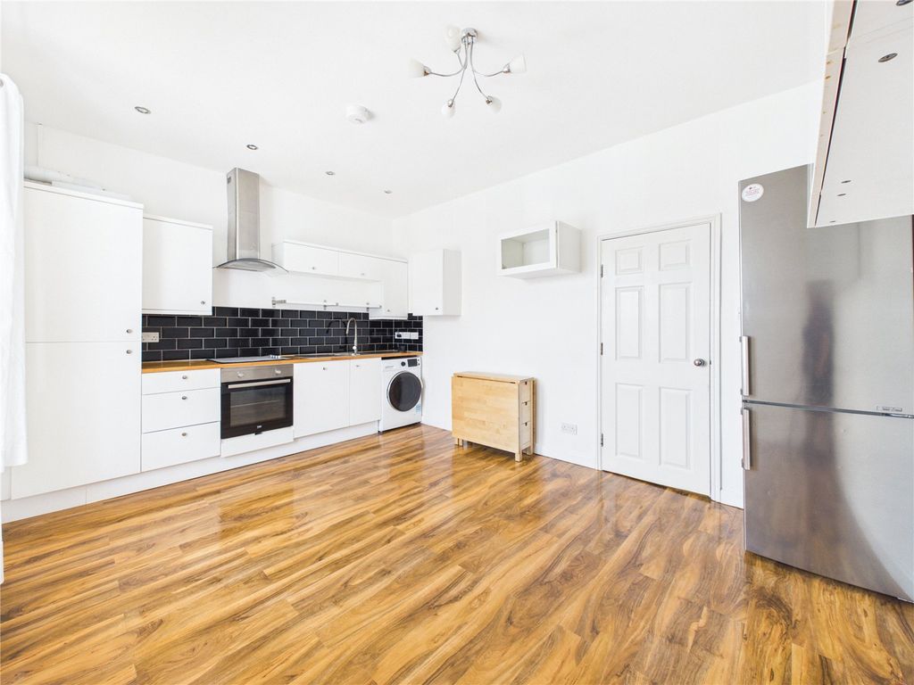 Property photo 1 of 7 Picture No. 06