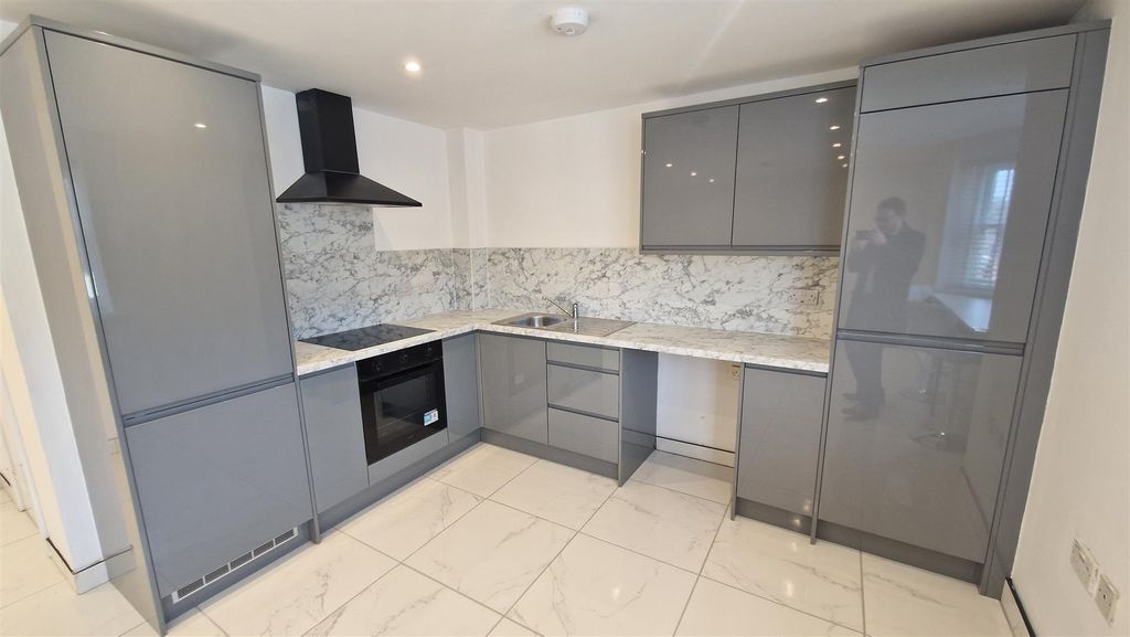 Property photo 1 of 8 Kitchen