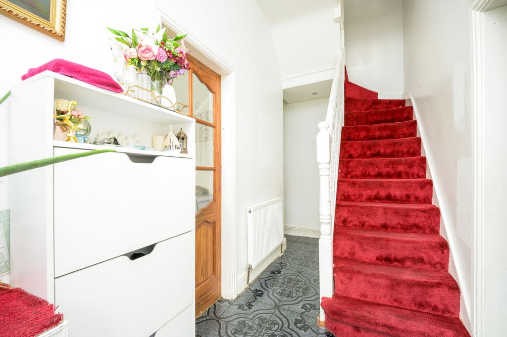 Property photo 2 of 25 02