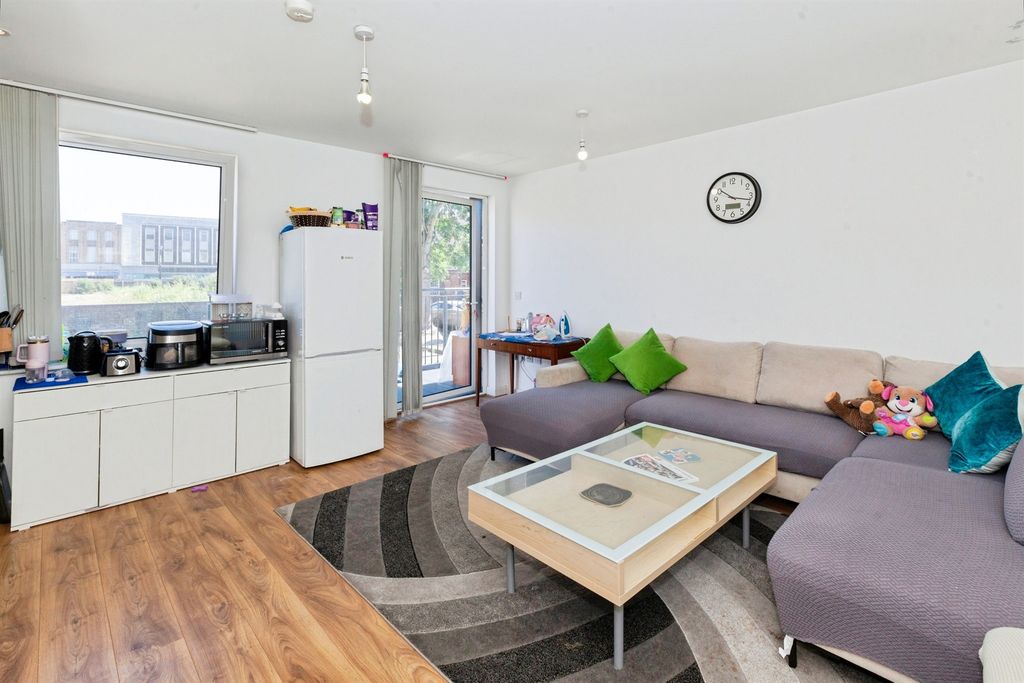 Property photo 3 of 17