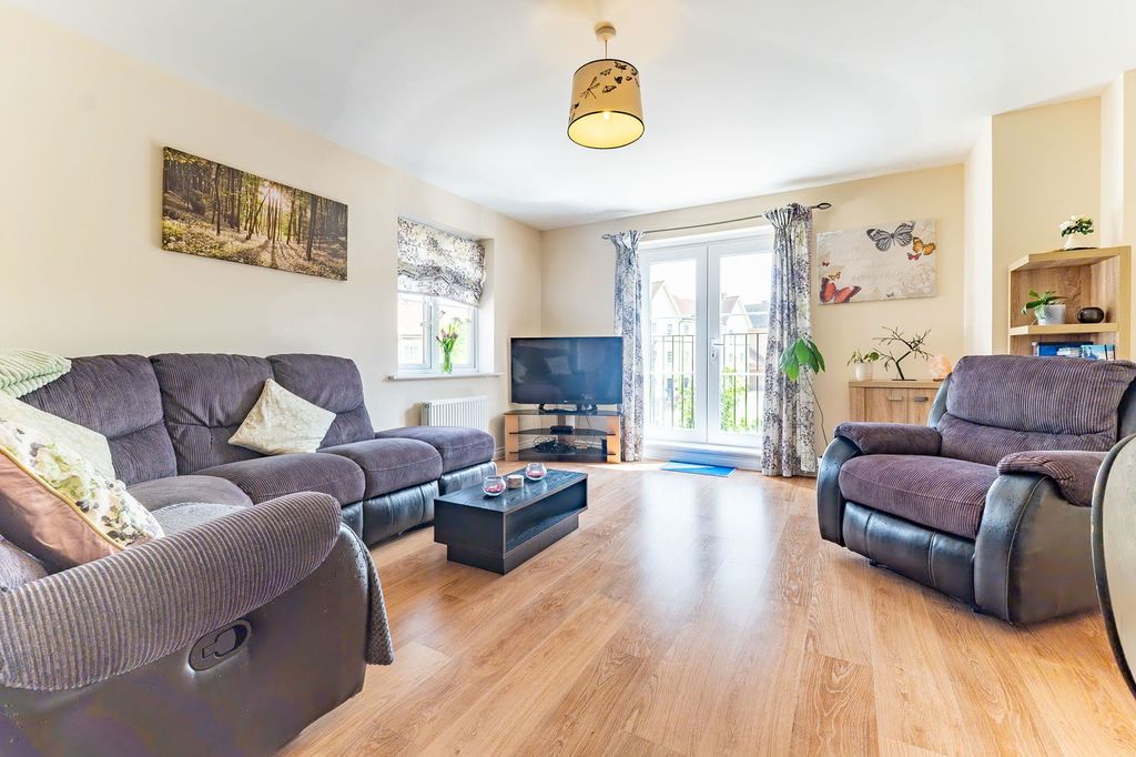 Property photo 2 of 20