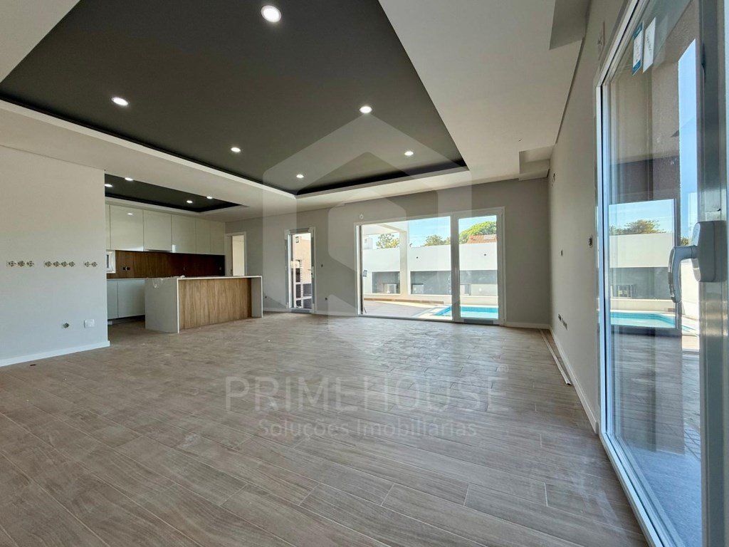 Property photo 3 of 33