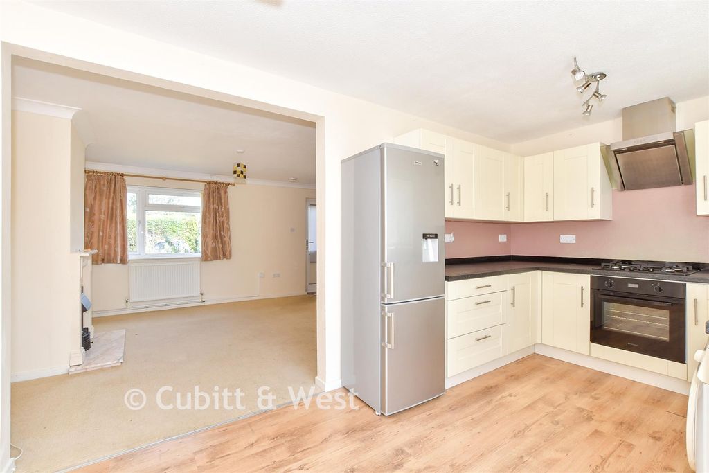 Property photo 3 of 12 Kitchen