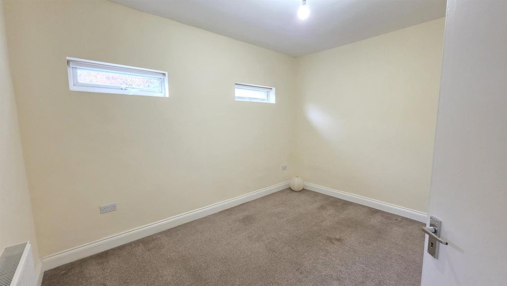 Property photo 3 of 12 1000072167.Jpg