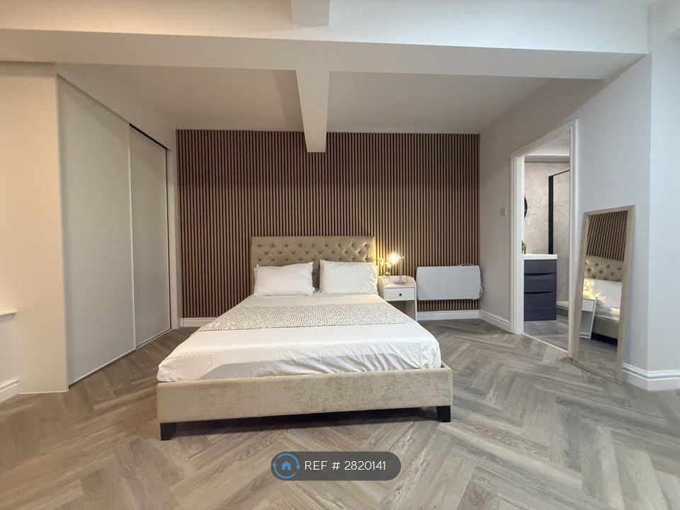 Property photo 2 of 10 Master Bedroom1