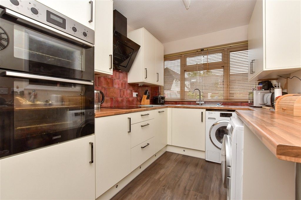 Property photo 1 of 9 Kitchen