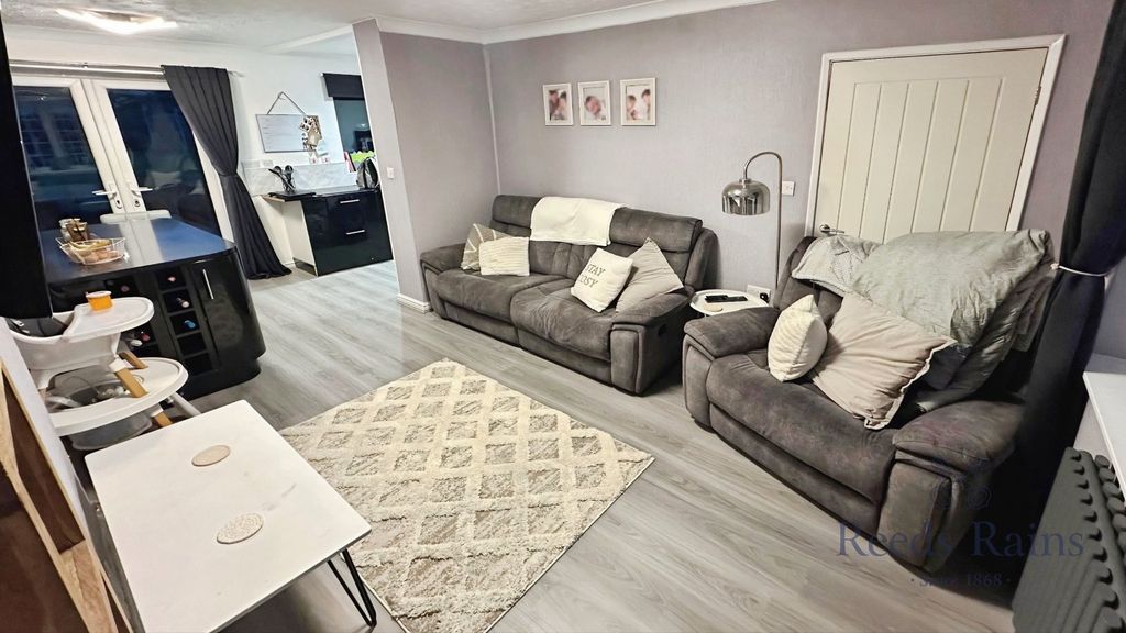 Property photo 2 of 12 Lounge Diner