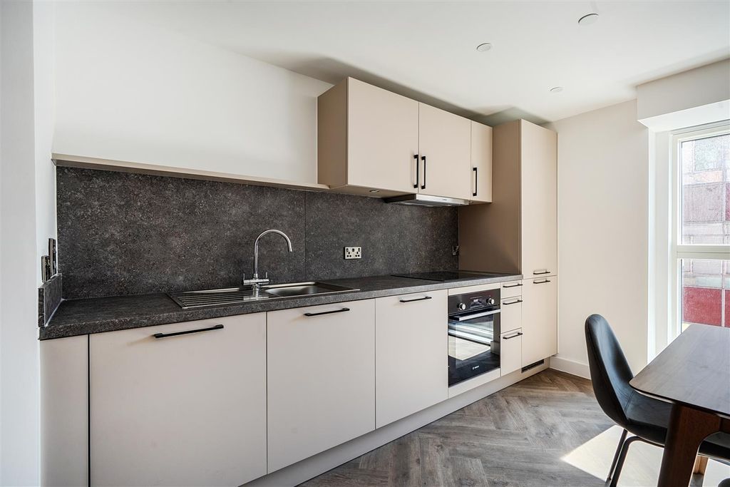 Property photo 3 of 12 1449188-6-69E8Ab1d0778d.Jpg