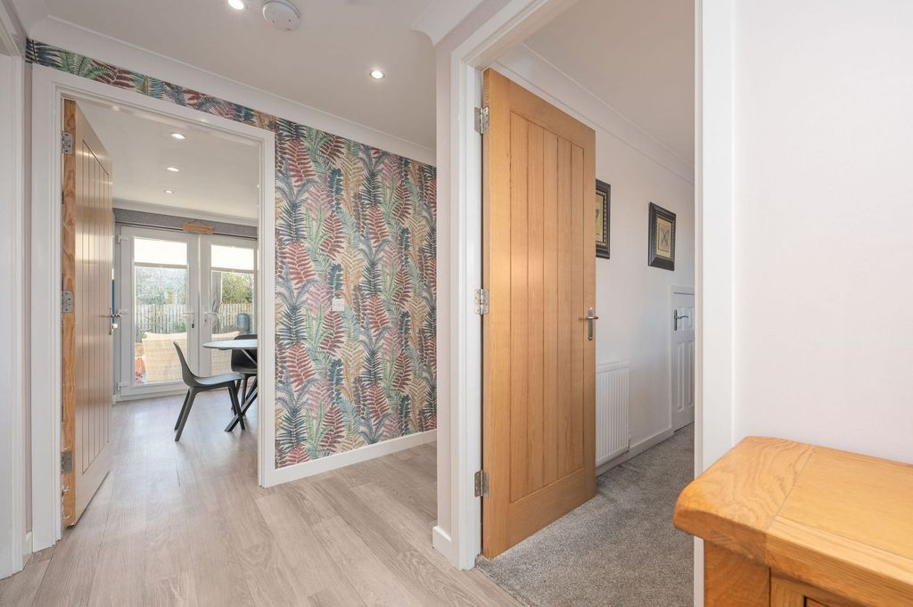 Property photo 3 of 34