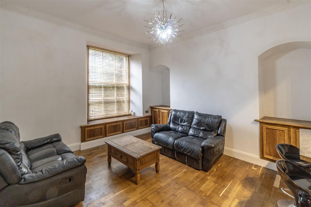 Property photo 2 of 6 Lounge.Jpg