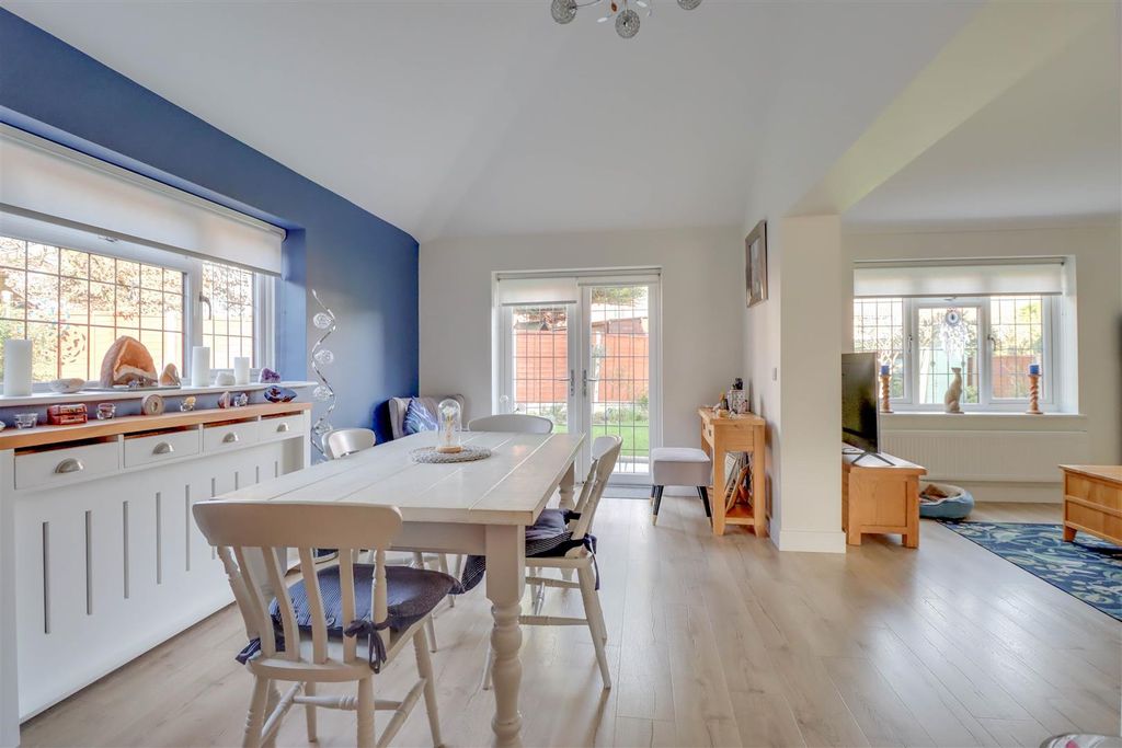 Property photo 3 of 22 55 Woodberry Road-15.Jpg