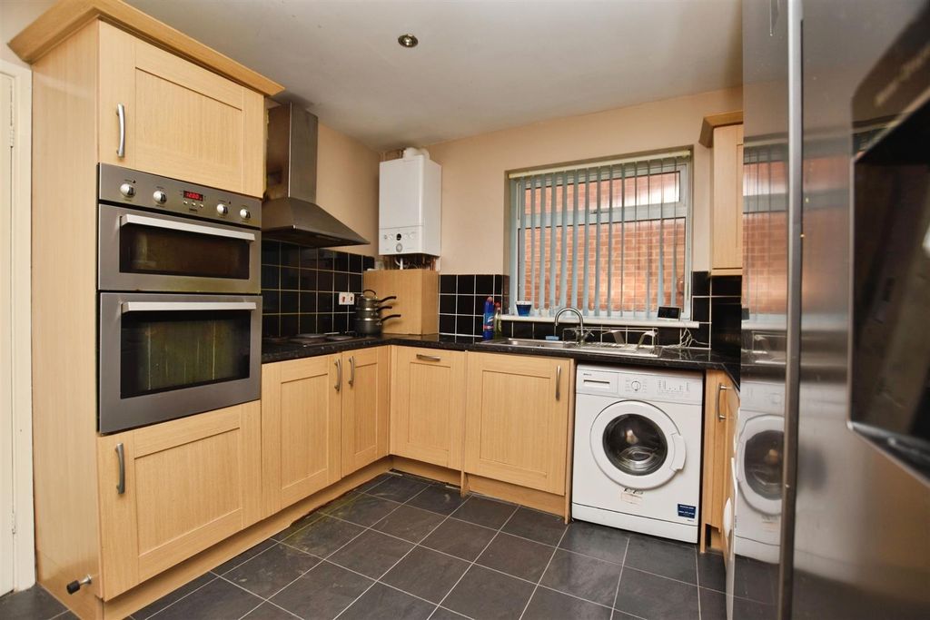 Property photo 2 of 18 Kitchen
