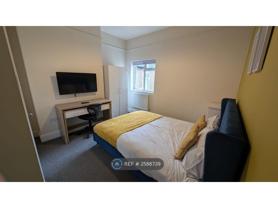 Property photo 3 of 14 Room 5