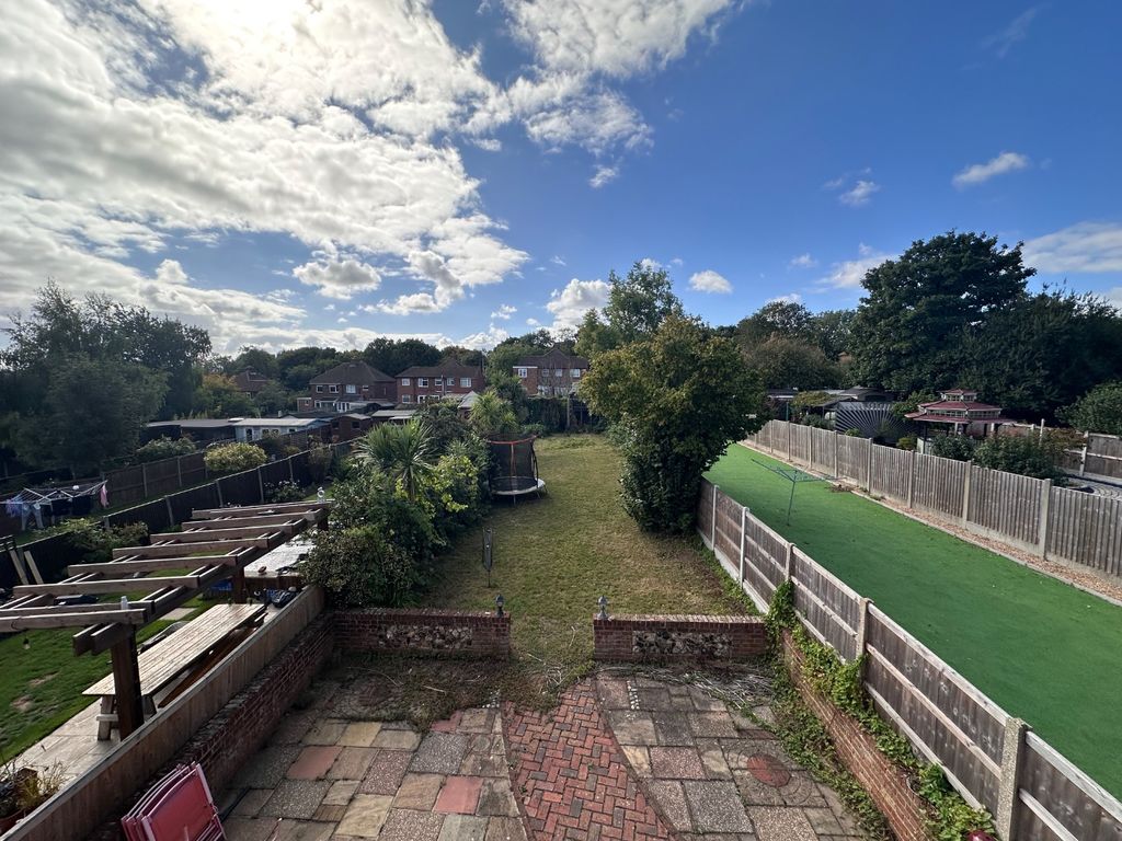 Property photo 2 of 12 4543131
