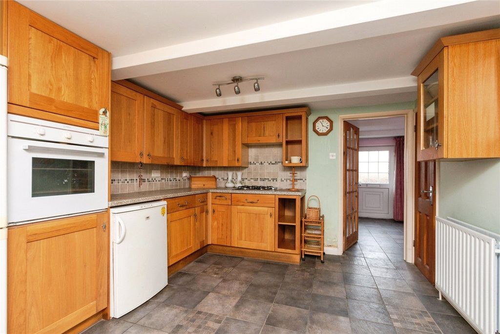 Property photo 2 of 21 Picture No. 23