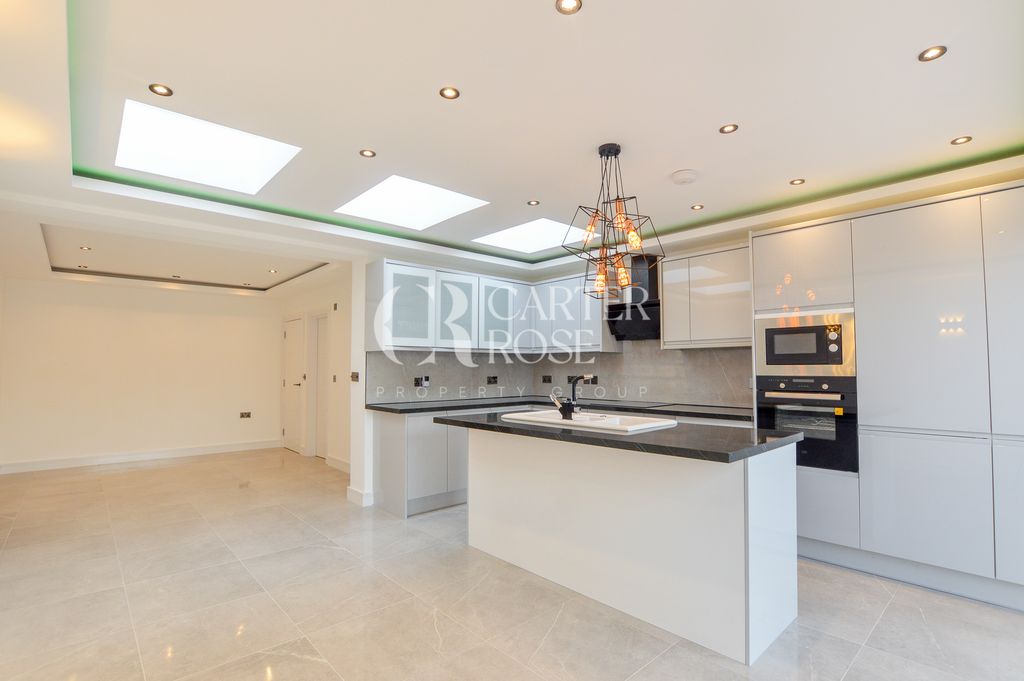 Property photo 3 of 24