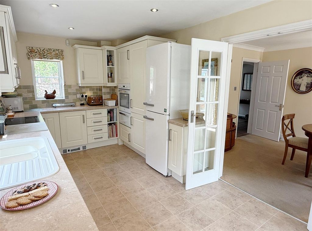 Property photo 3 of 32 Kitch - Dining 1.Jpg