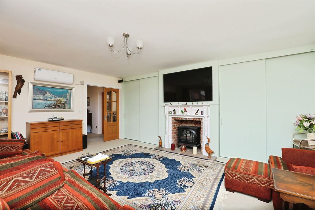 Property photo 3 of 20