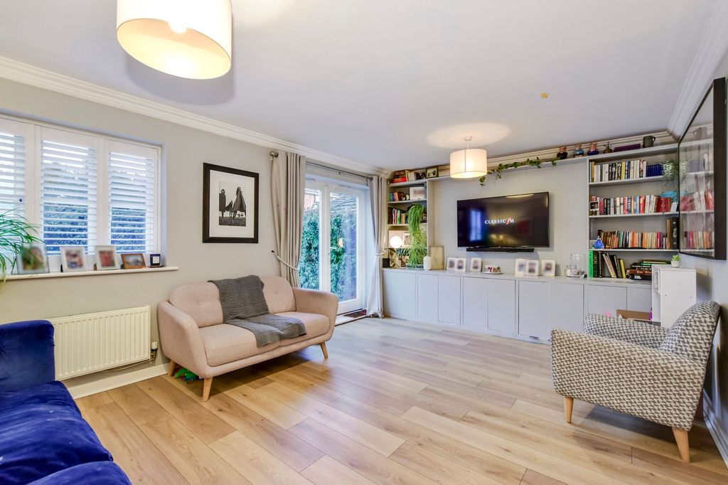 Property photo 2 of 23