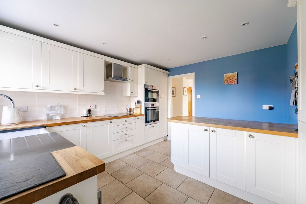 Property photo 3 of 24