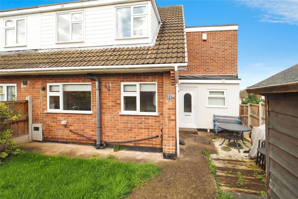 Property photo 1 of 17 Lansdown Close