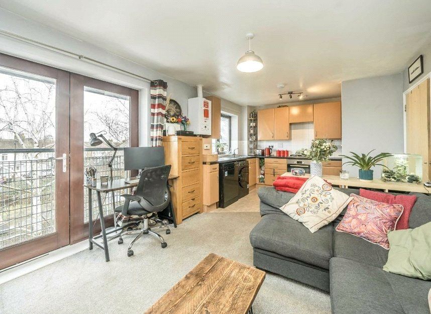 Property photo 3 of 7 Reception/Kitchen