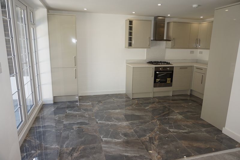 Property photo 2 of 14 Kitchen Alt