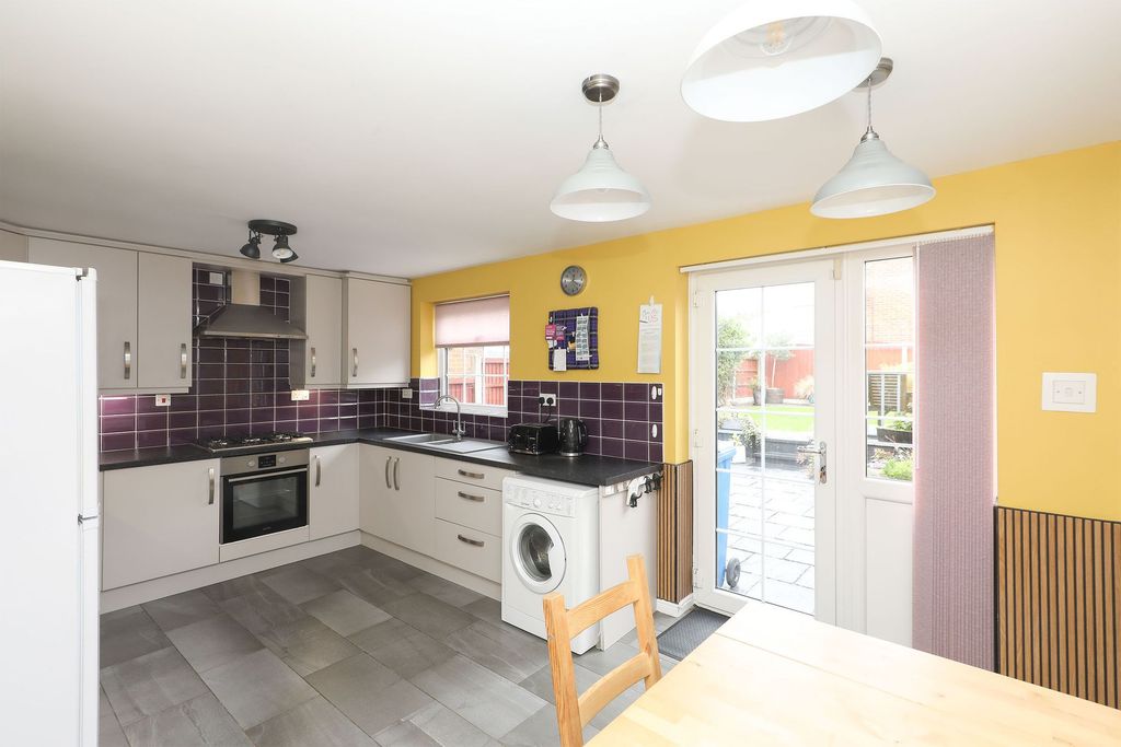 Property photo 2 of 24