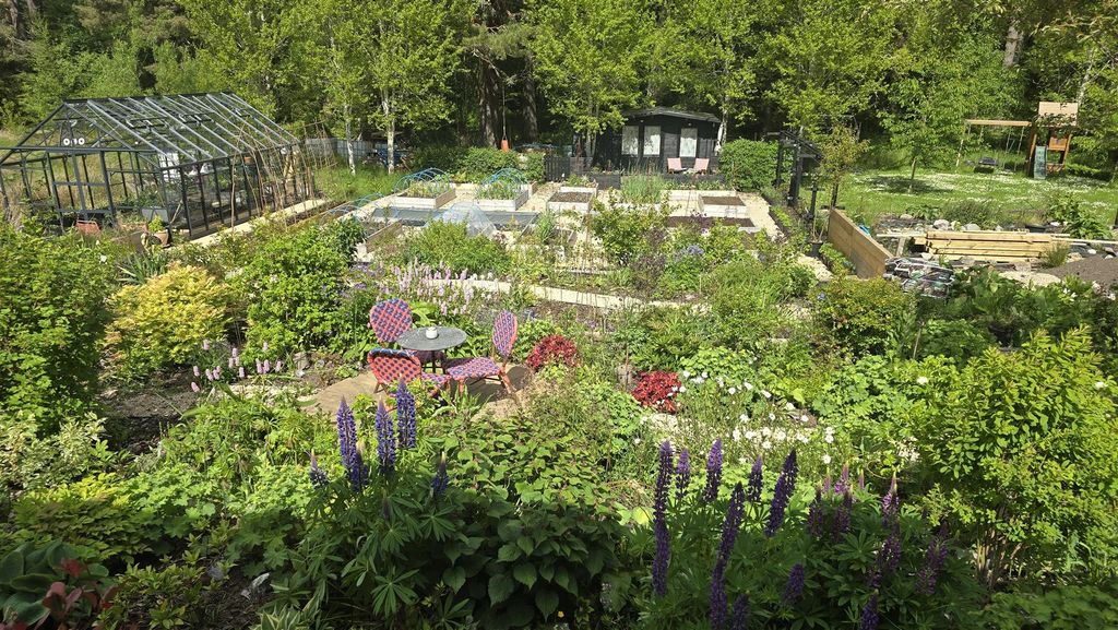 Property photo 2 of 59 Outside S/S 25