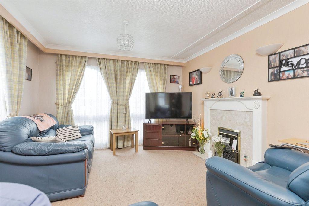 Property photo 3 of 17 Picture No. 12