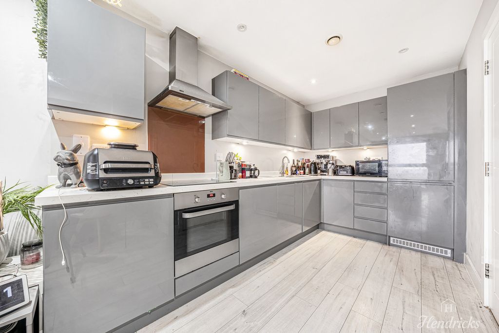 Property photo 3 of 26