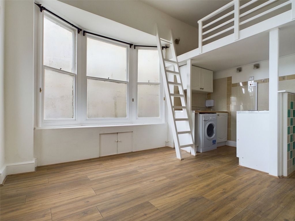 Property photo 1 of 9 Studio Room