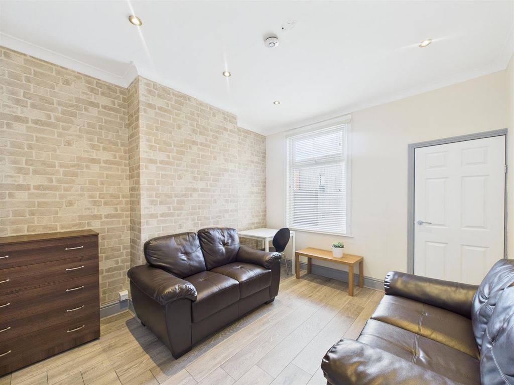 Property photo 2 of 8 Cam04063G0-Pr0119-Still002.Jpg